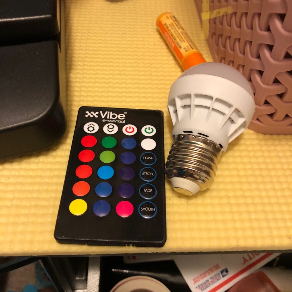 LED Light Bulb with Remote